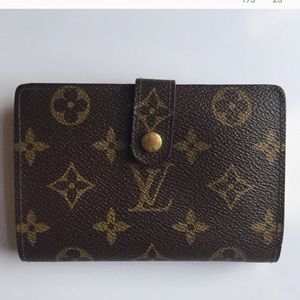 • SALE Louis Vuitton Monogram Kisslock Wallet •